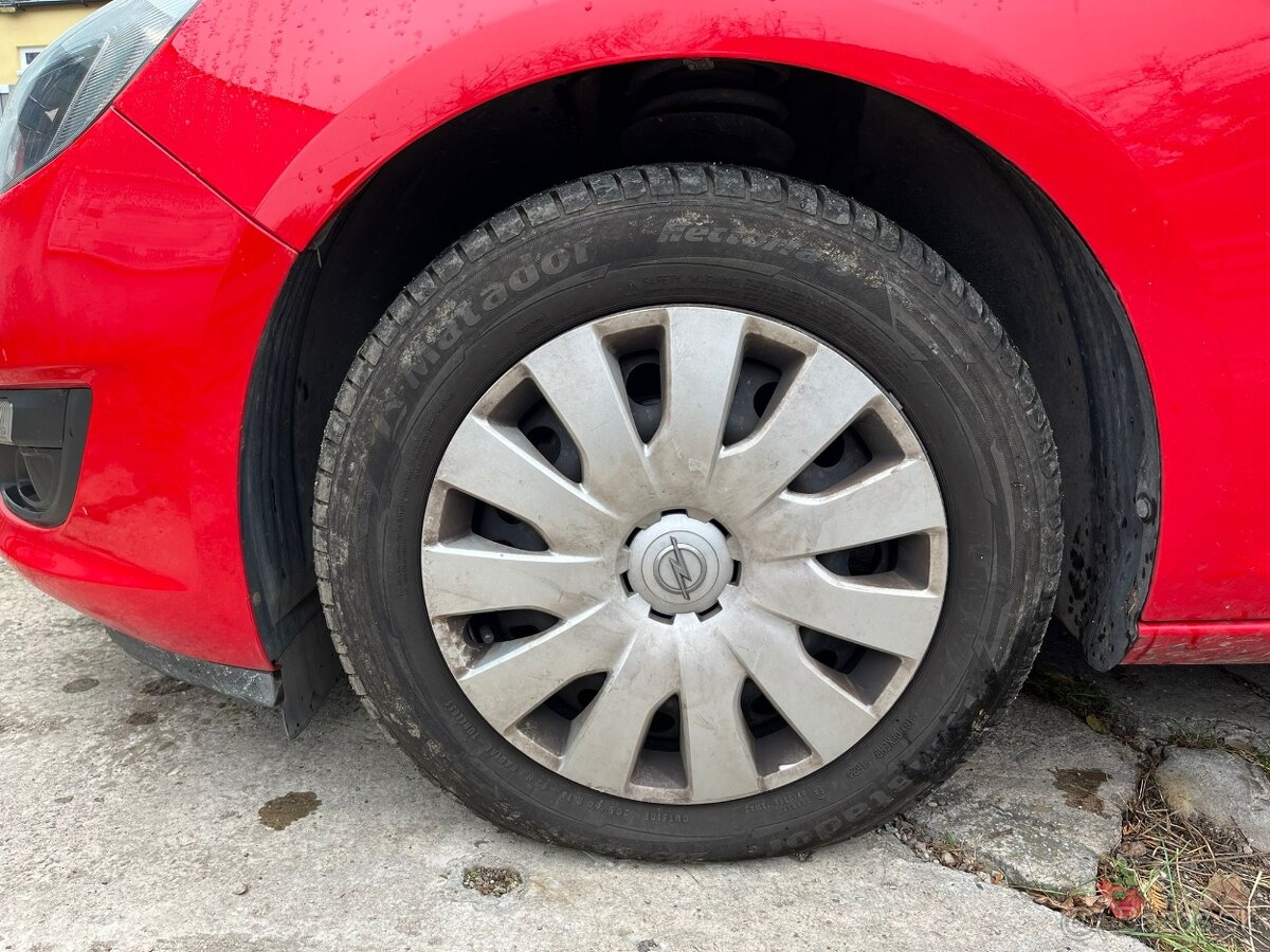 Opel Astra Notchback - 9