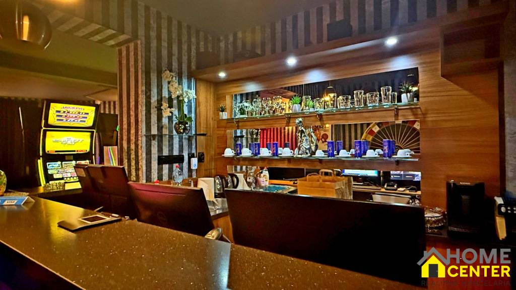 Na predaj unikátna dvojpodlažná budova na podnikanie aj býva - 9