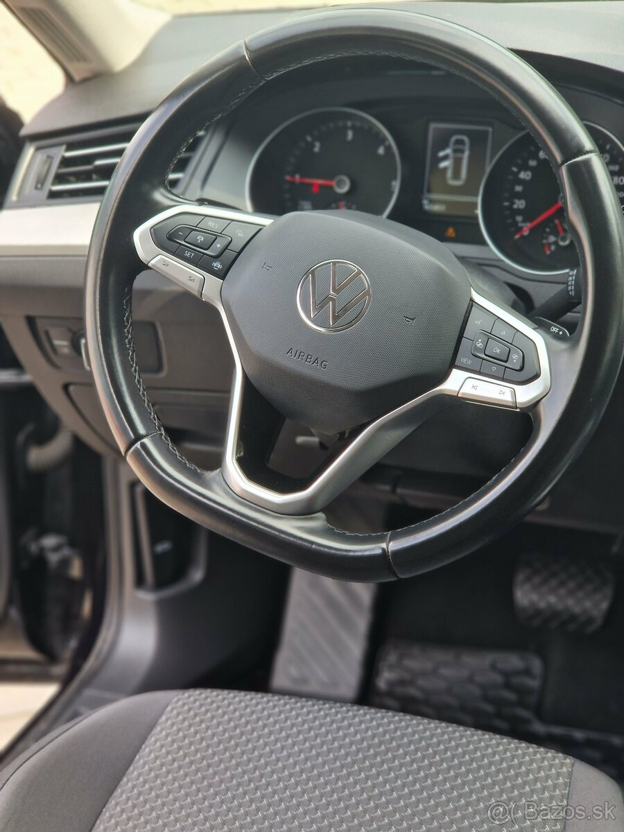 Volswagen Passat Variant 2.0L - 9