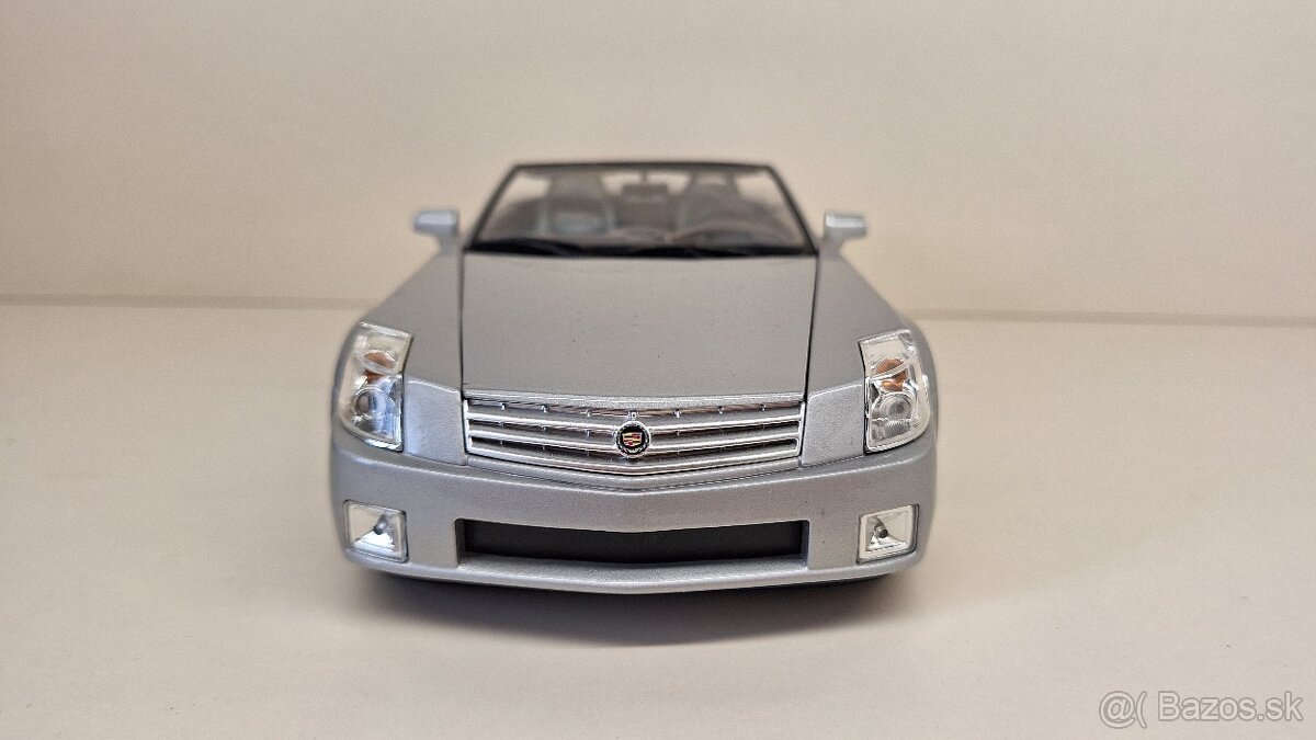 1:18 CADILLAC XLR - 9