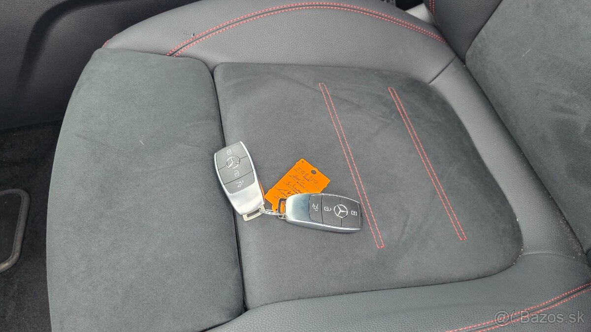 Meecedes EQB 350 4matic 9/2025 pakety AMG - 9