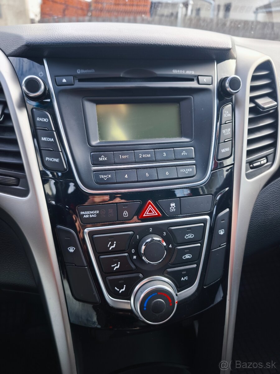 Hyundai i30 II facelift 1.6 CRDi Combi - 9