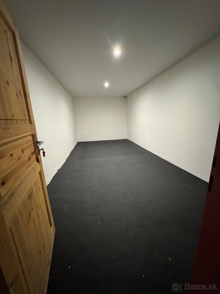 ++Skladové priestory 462 m2++ 100% obsadenosť nájomníkmi - 9