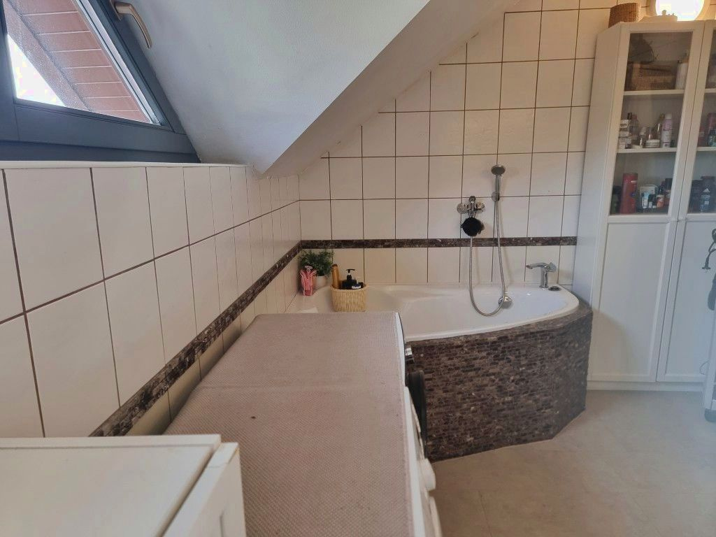 Exkluzívne na predaj RD s bazénom, garážou - 9