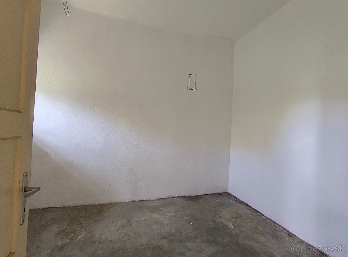 Rodinný dom v obci Čata - 9