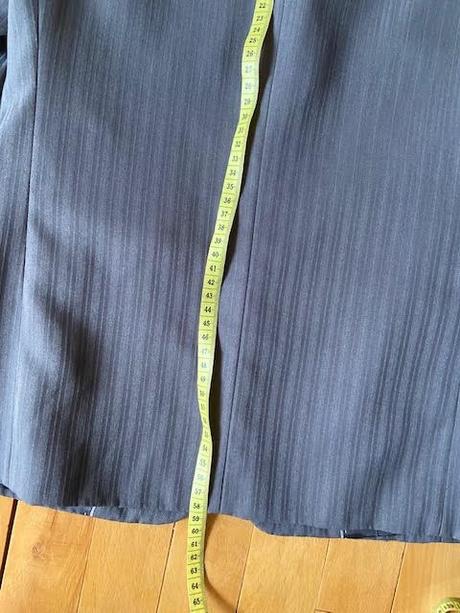 Kvalitny oblek v.134 obleceny 2 razy - 9