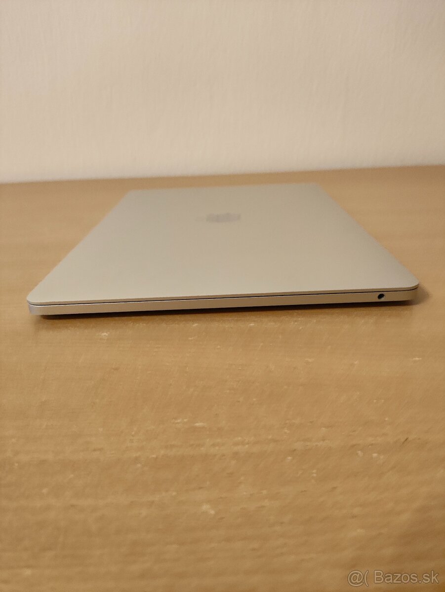 MacBook Pro 2017 | i5 • 8GB • 256GB SSD - 9