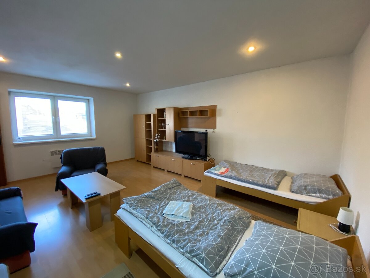 POZOR ,podstatné zníženie ceny, bývajte alebo podnikajte v r - 9