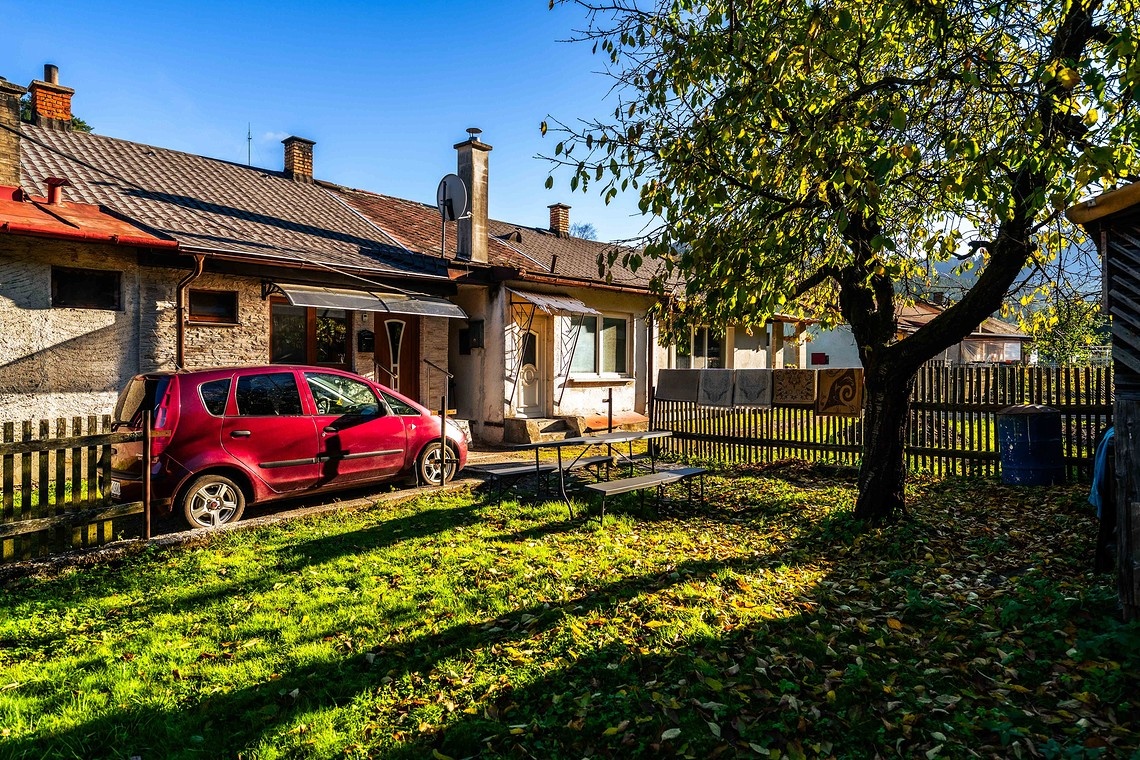 SMOLNÍCKA HUTA -menší dom s garážou a voľným pozemkom - 9