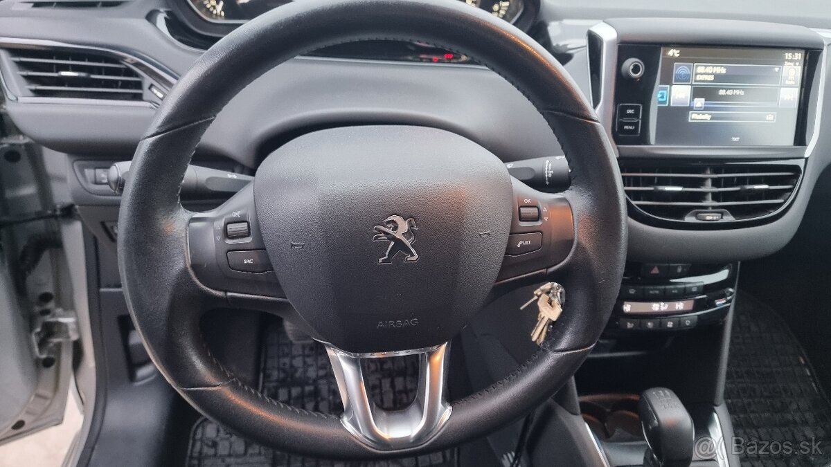 Predám Peugeot 208 1.2 benzín - 9