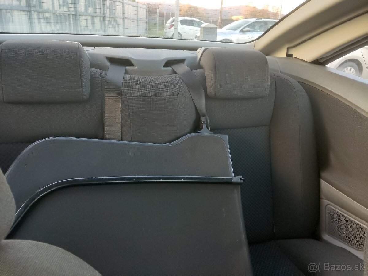 Rezervované.Ponúkam na predaj Ford Focus cc cabrio 2.0 - 9