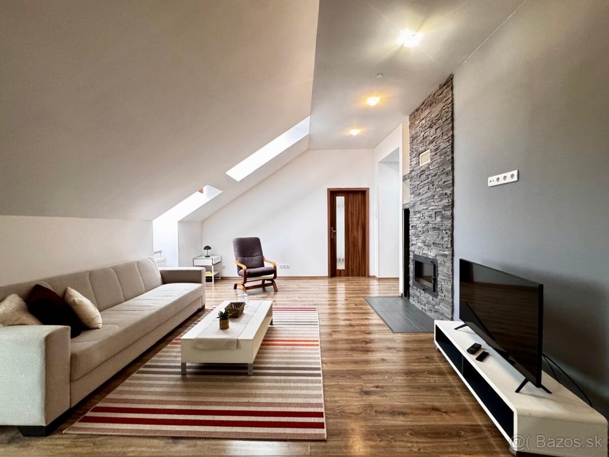 NA PRENÁJOM ELEGANTNÝ PODKROVNÝ 3-IZBOVÝ BYT V CENTRE MESTA - 9