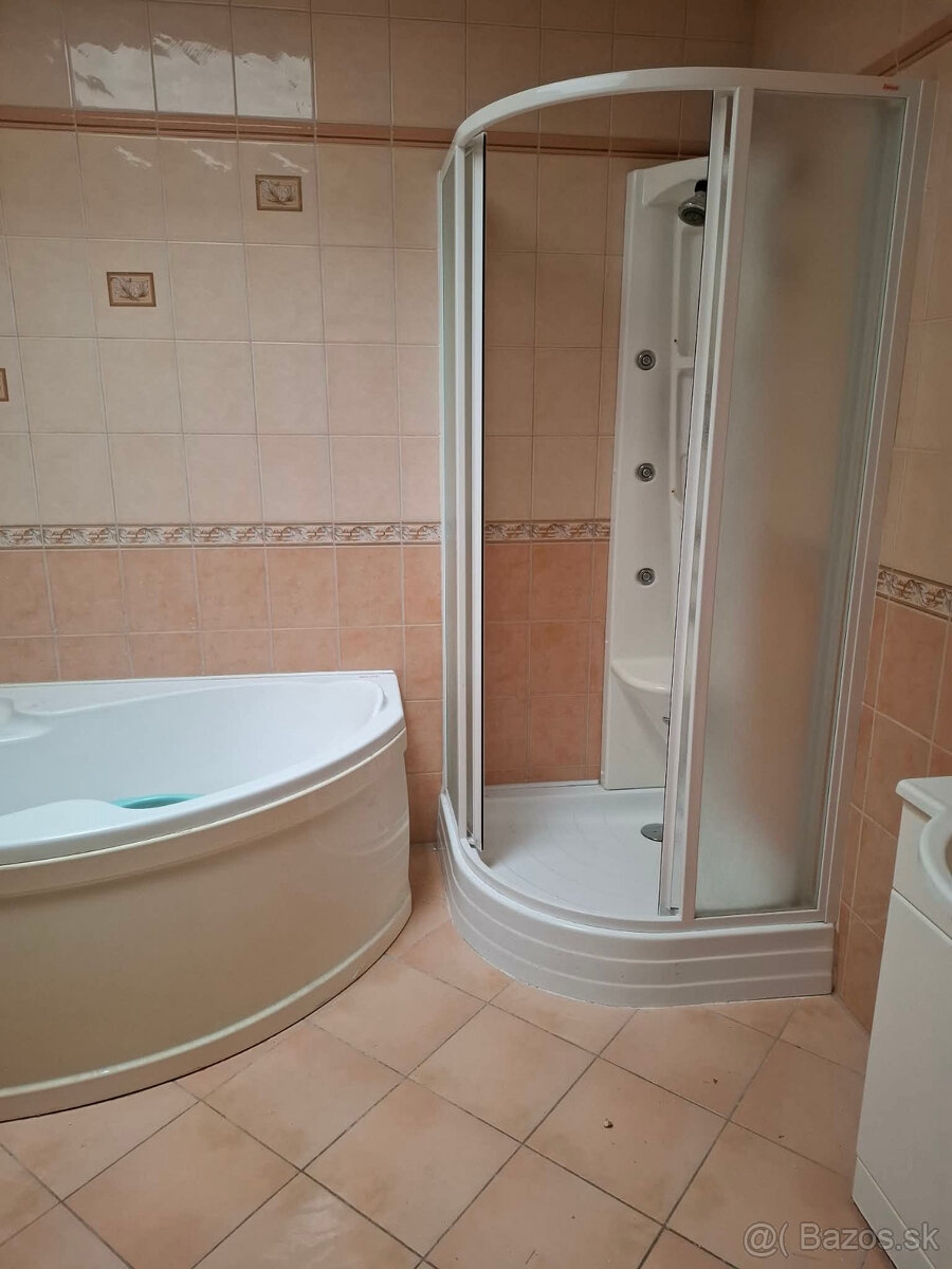 Prenájom 4 izbový byt Zlaté Moravce - 9