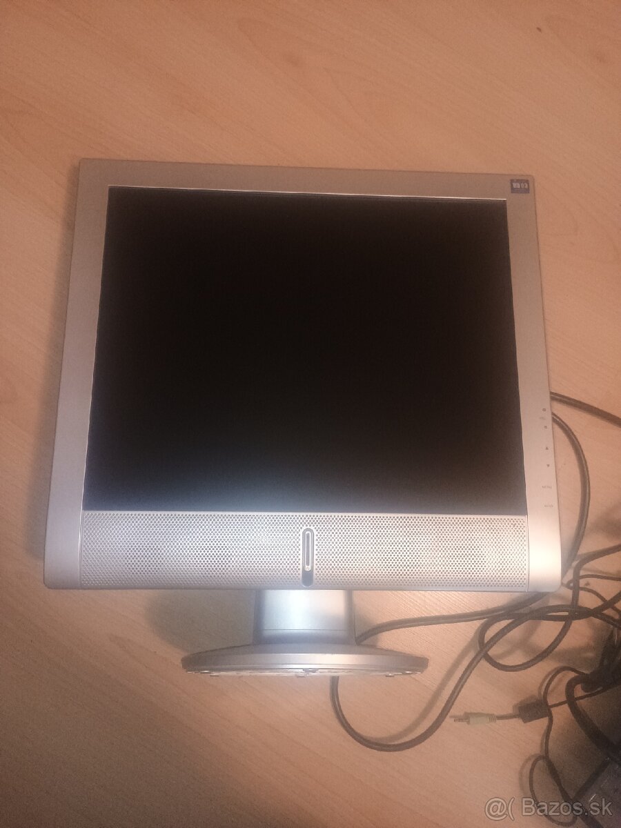 Predam starsi PC - 9