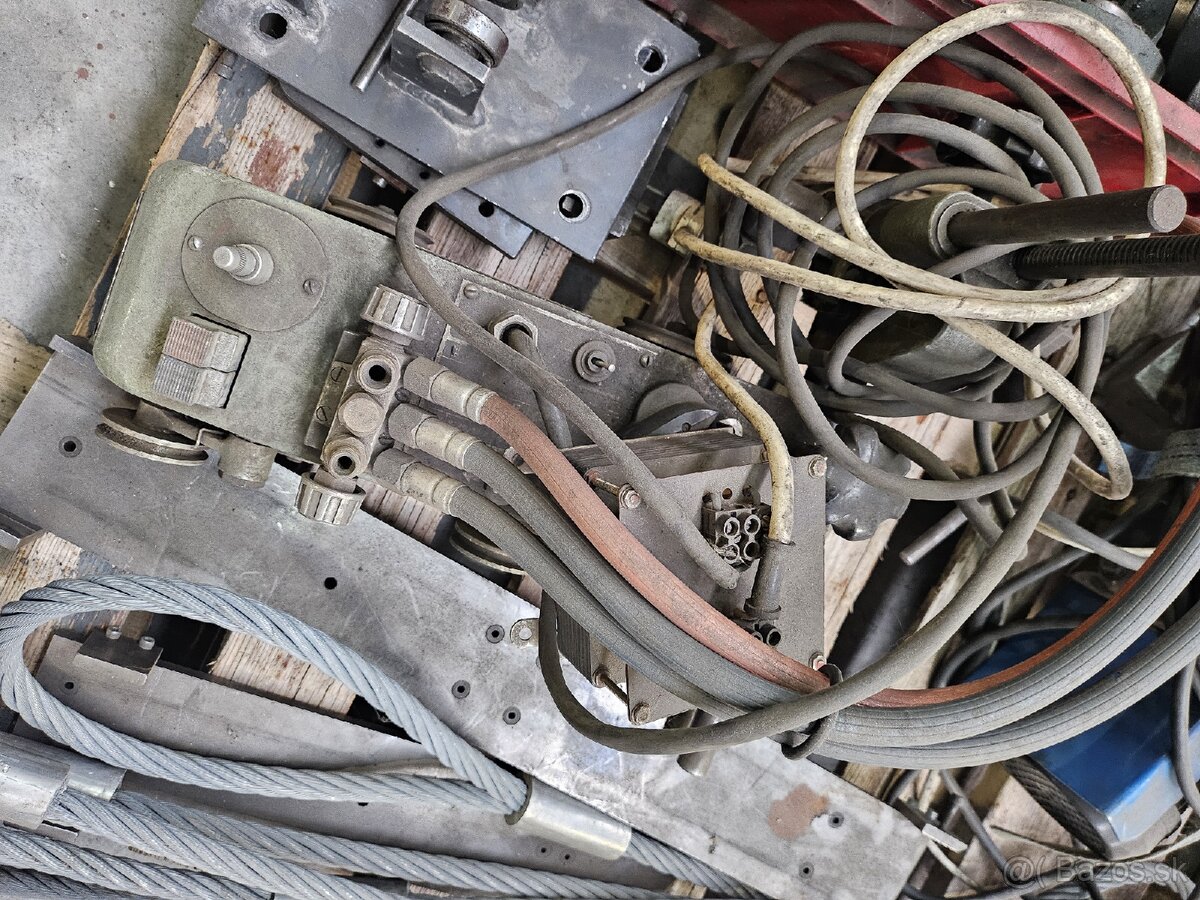 Staršie kovoobràbacie stroje - 9