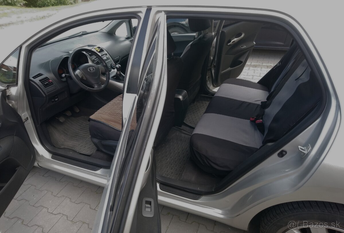 Toyota Auris 1,6 benzín - 9