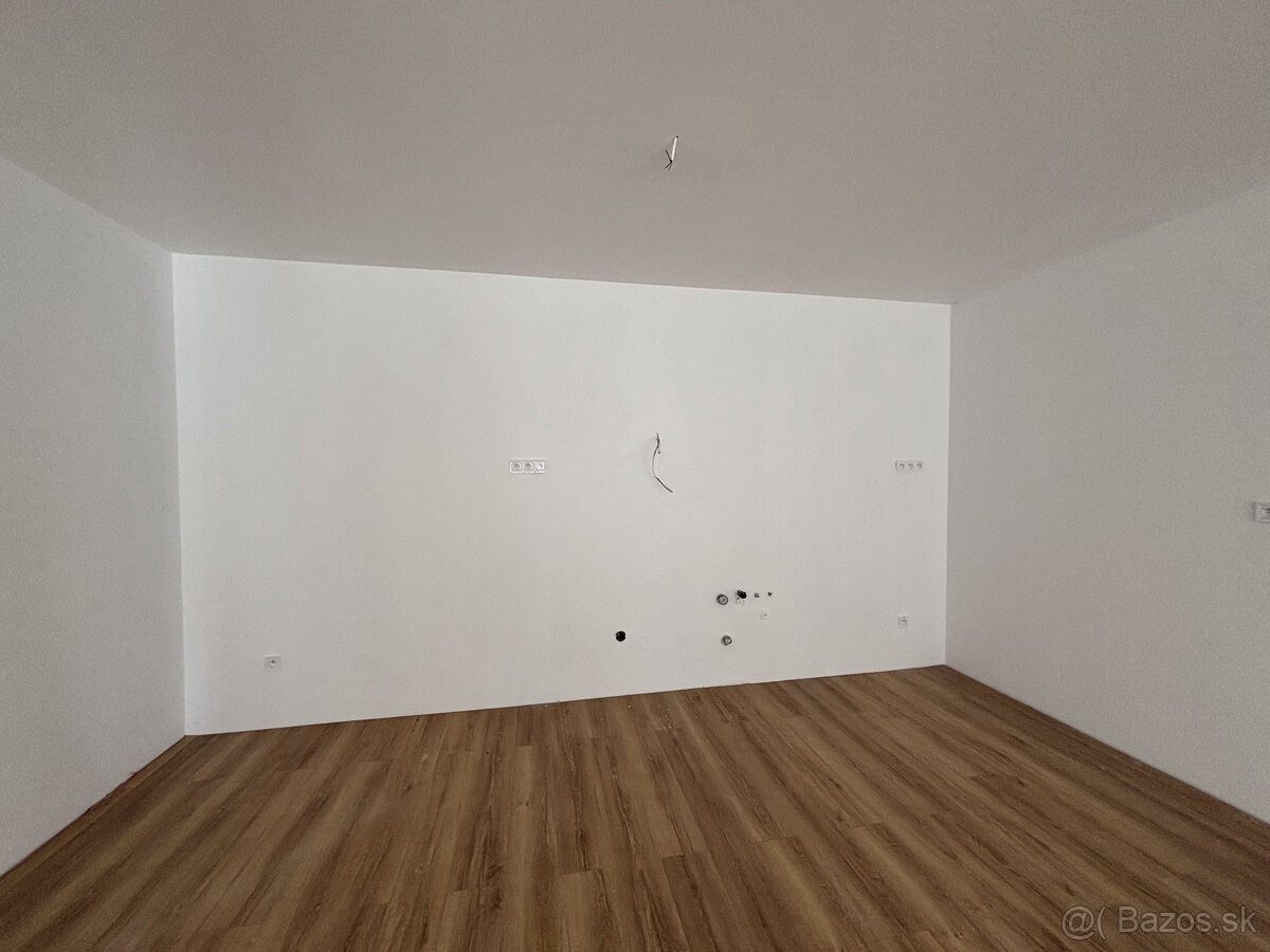 Posledný voľný samostatný byt s pozemkom a terasou, bezpečuj - 9