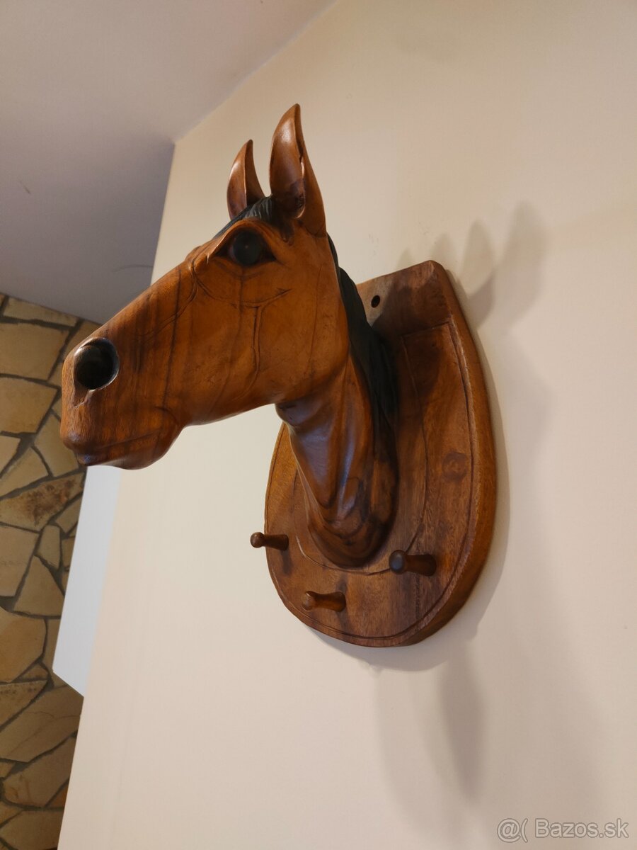 Drevený záves konskej hlavy - 9
