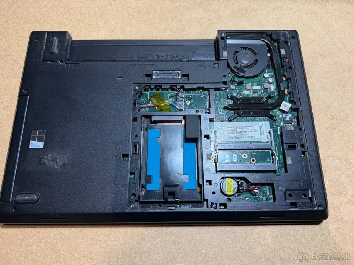 Notebook L560 na opravu alebo diely. - 9