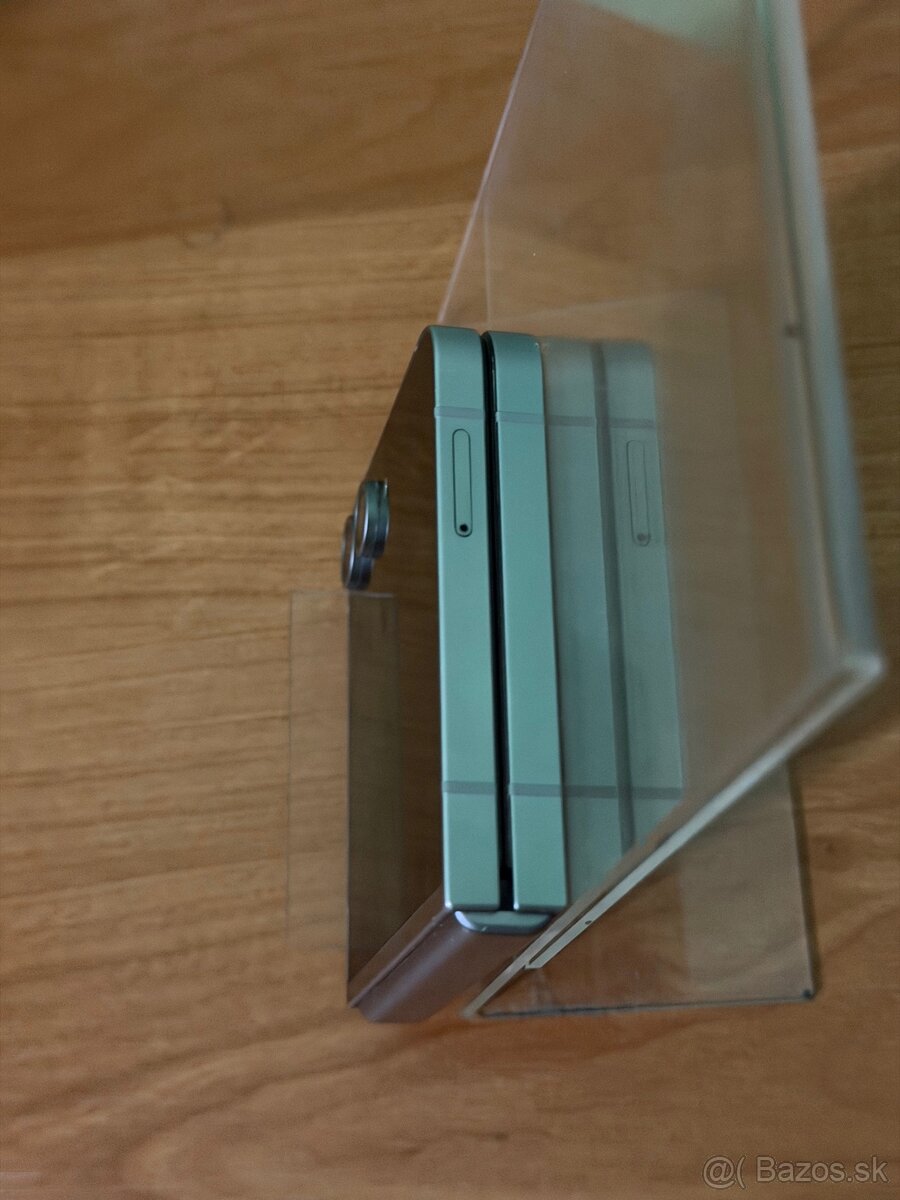 Dobrý deň Ponúkam na predaj Samsung Galaxy Z Flip 6 512GB - 9