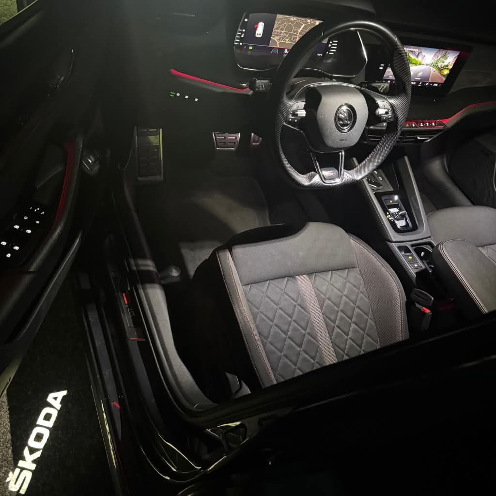 Octavia Combi 2,0 TDI RS 147kW Matrix Virtual Top stav - 9