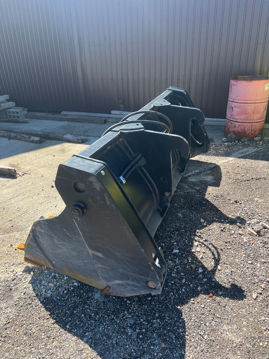 Teleskopicky nakladač / Telehander New Holland TH 6.36 - 9