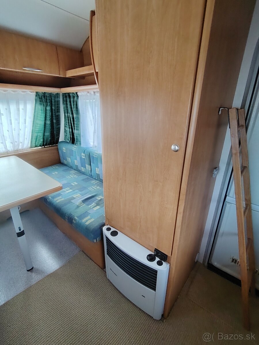 Eifelland E350-extra lehký, spaní pro 4, předstan - 9