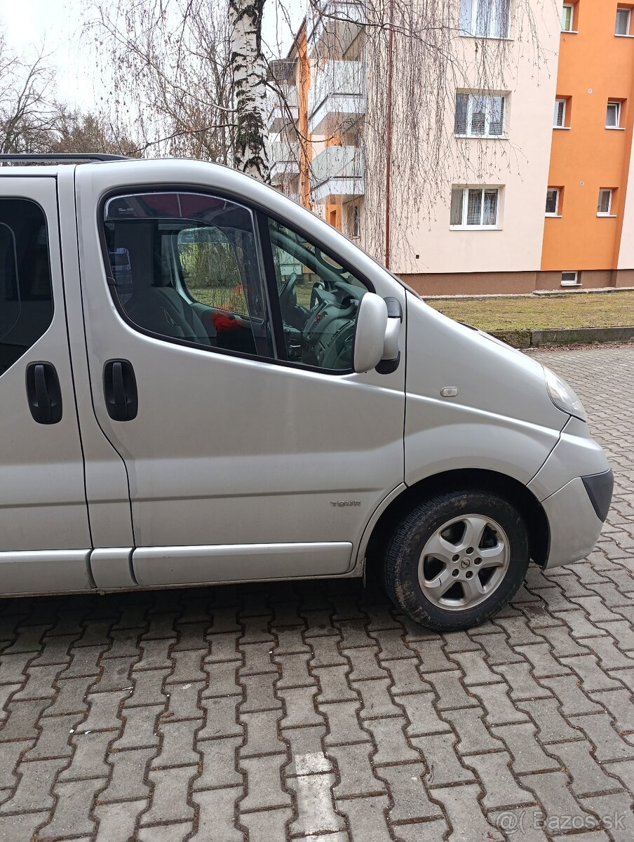 Opel vivaro 2.5 CDTI - 9
