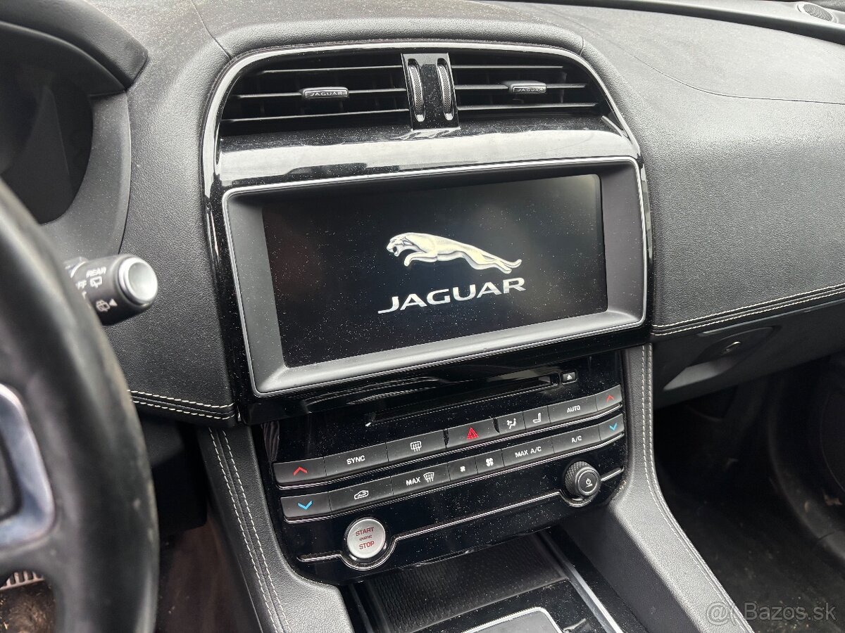 Jaguár F-Pace 3.0 TDV6 - 9