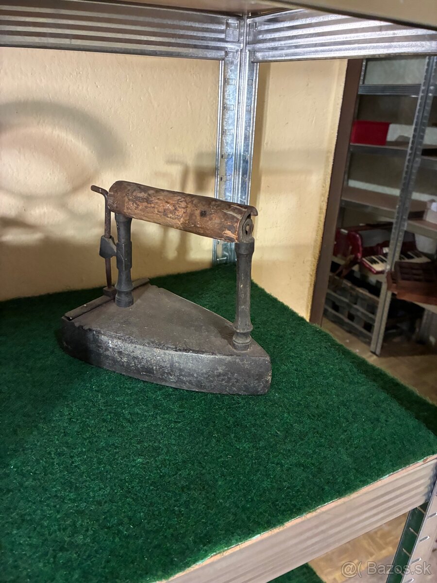 Starožitná žehlička - 9