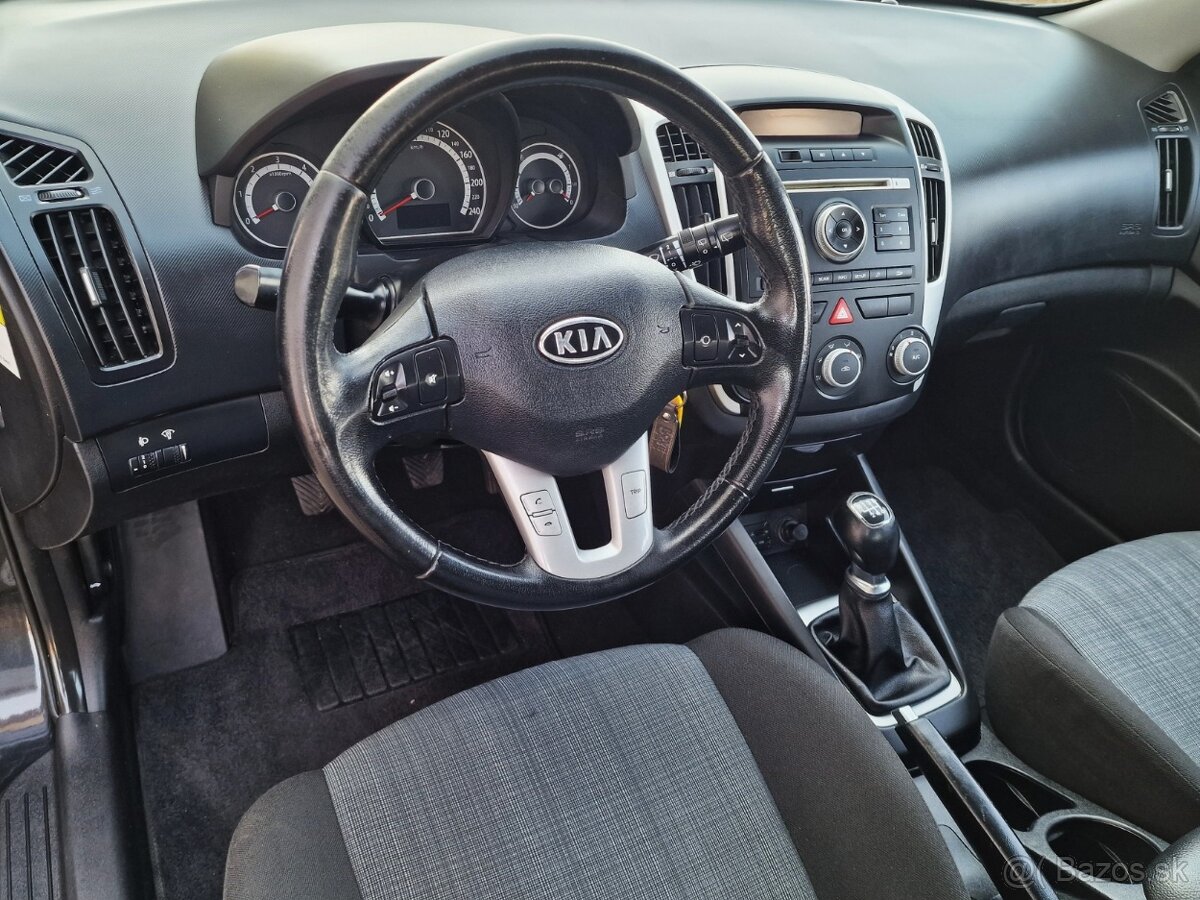 Kia Cee´d 1.6CRDi VGT 115K TX M6 SR 2 majiteľ - 9