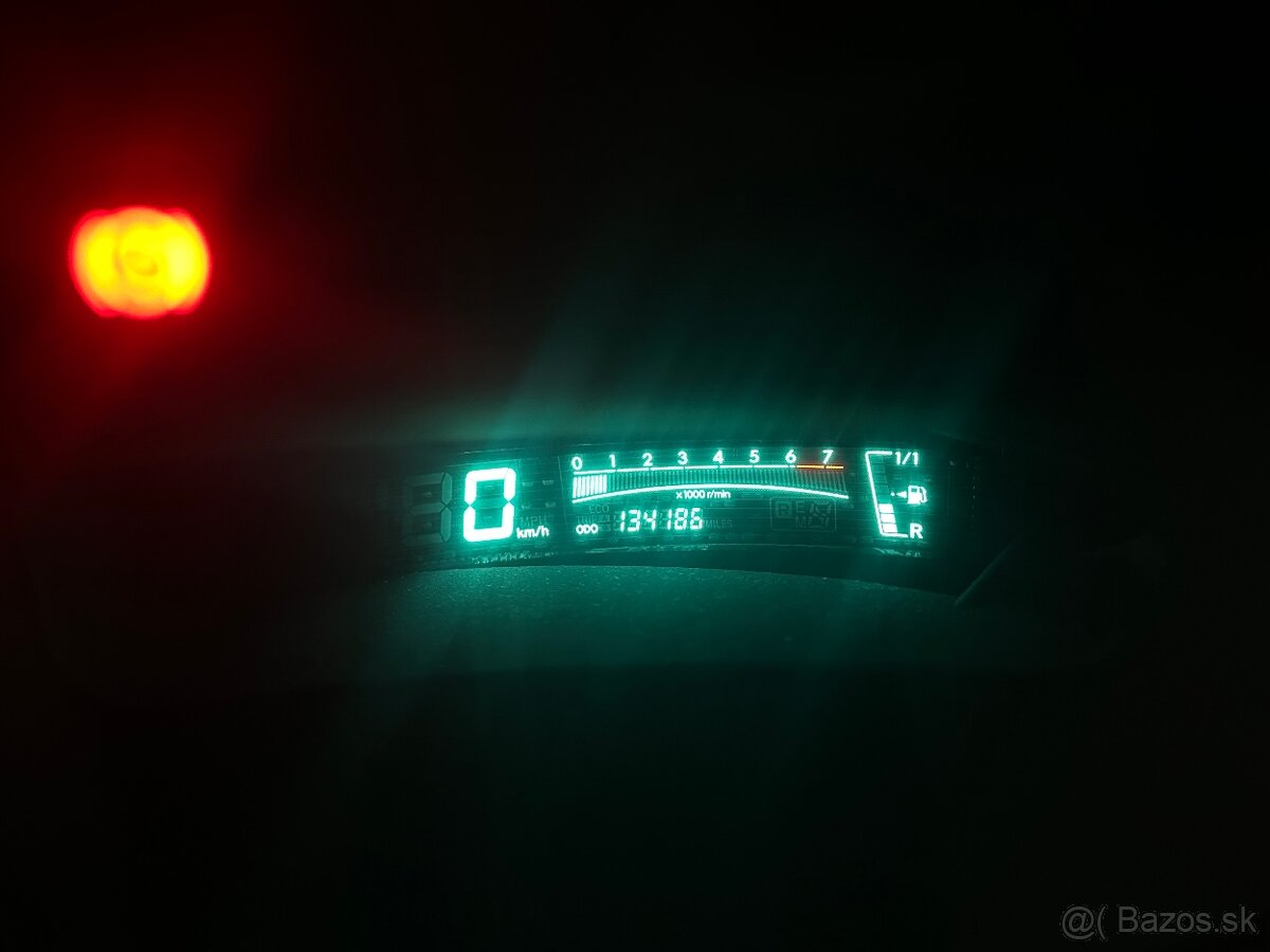 Predám Tyota Yaris 1.0 5D - 9