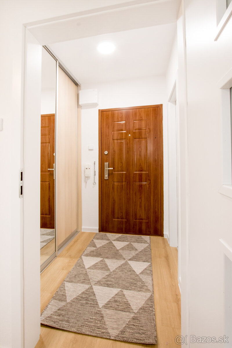 Na prenájom 1-izbový byt v centre Šamorína - 9