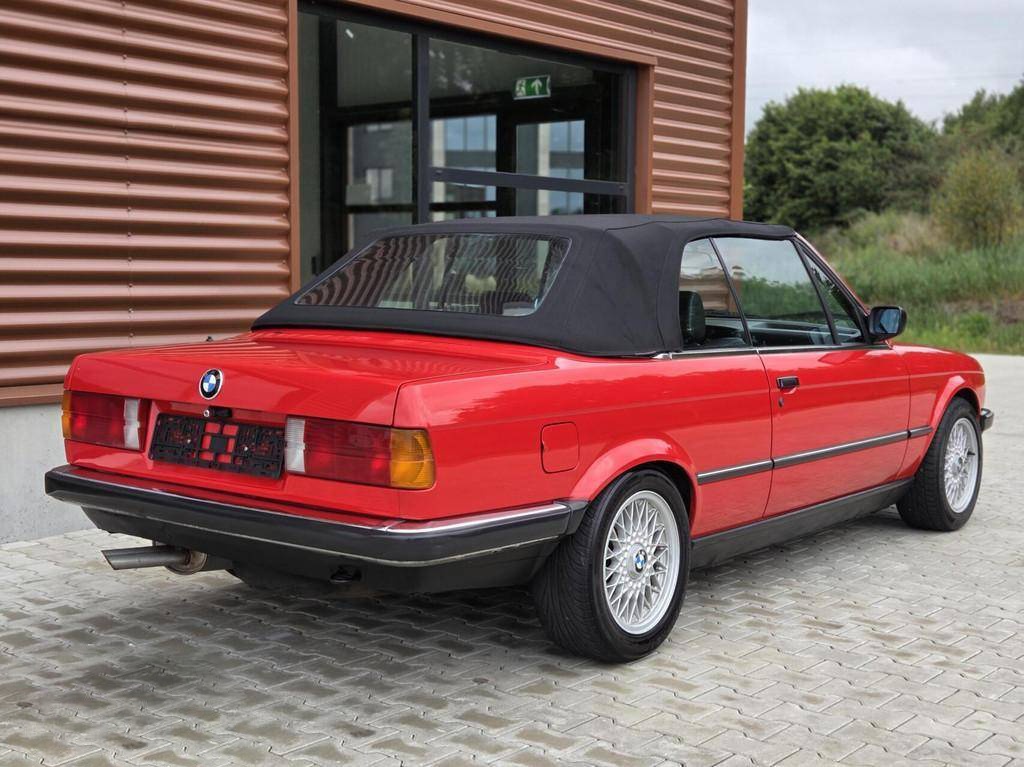 BMW 3-série Cabrio 320i (E30) z roku 1990 - 9