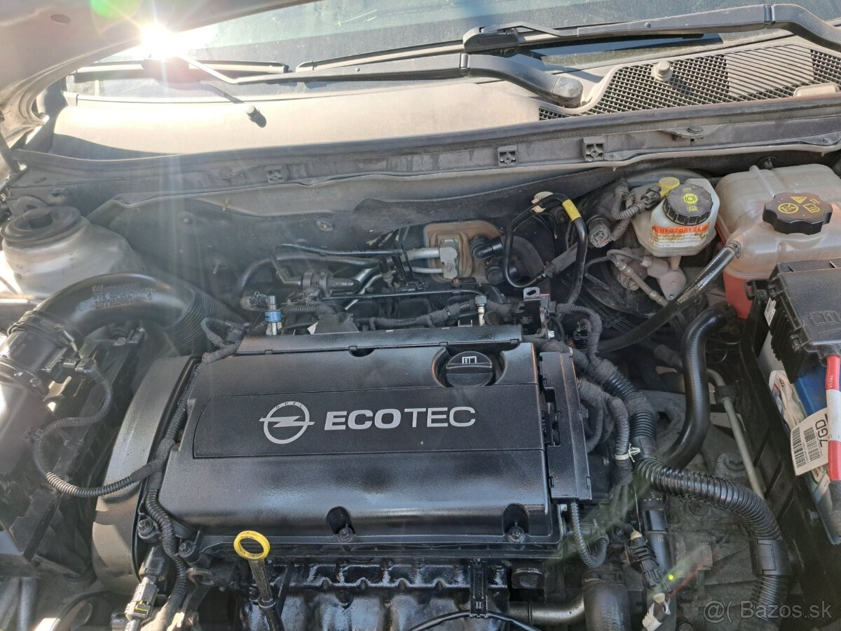 Predám opel Insignia Tour 1,8 103kw benzín opc rv2010 - 9