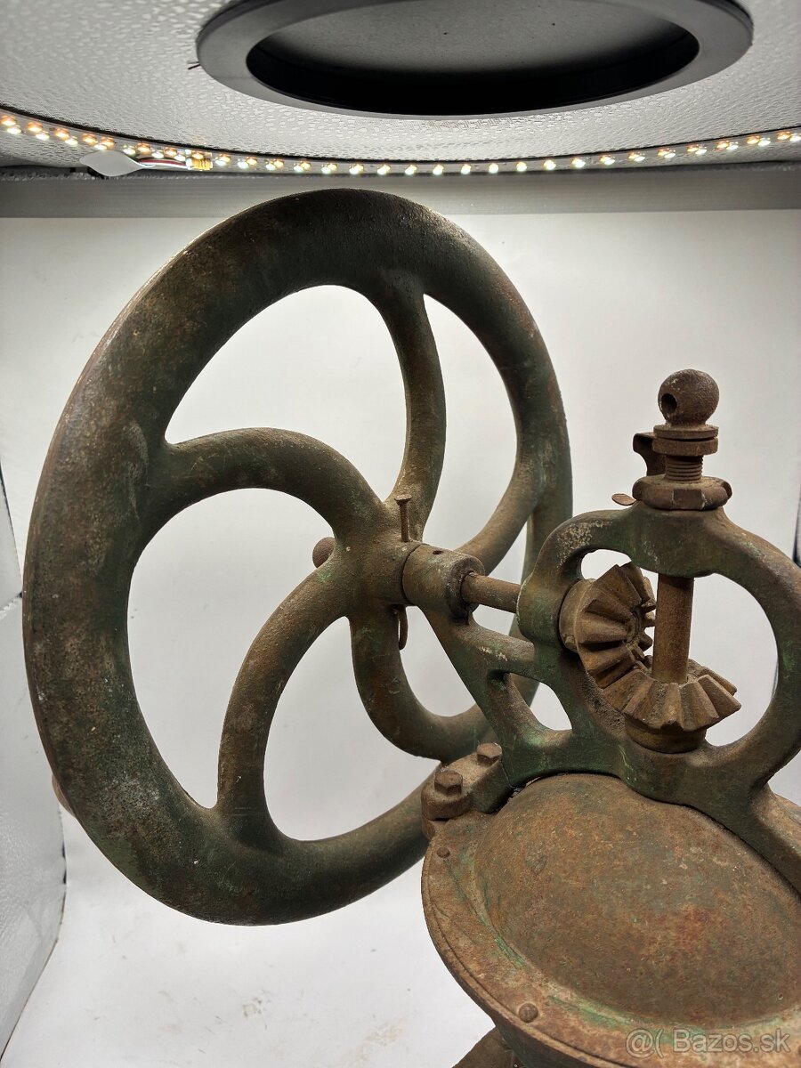 Starožitný veľký mlynček Goldenberg - 9