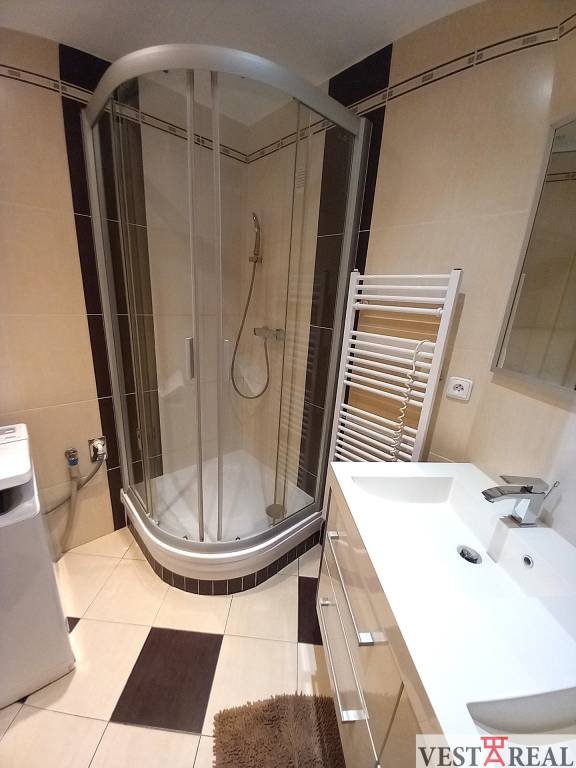 Rezervované: 3 izbový byt s balkónom Trnava- Nerudova - 9