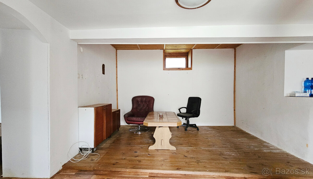 Rodinný dom v obci Chmiňany, s veľkou záhradou na predaj - 9