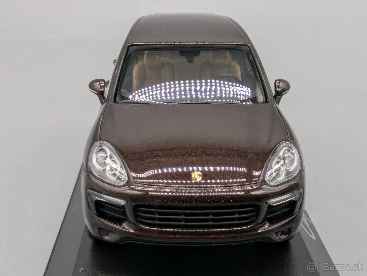 1:43 Minichamps Porsche Cayenne Diesel - 9