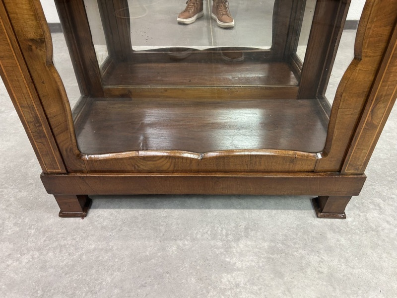 Rohová vitrína v Biedermeier štýle - 9