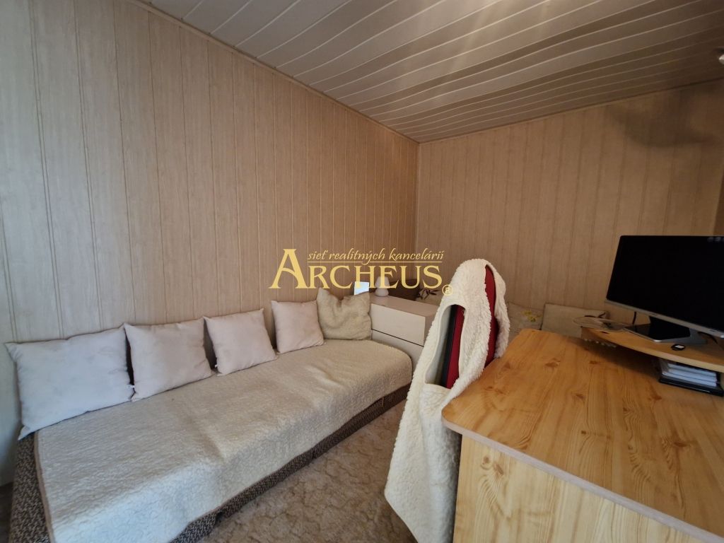 POZEMOK + STARŠIA CHATA - ČERMEĽ - 1058 m2 - 9