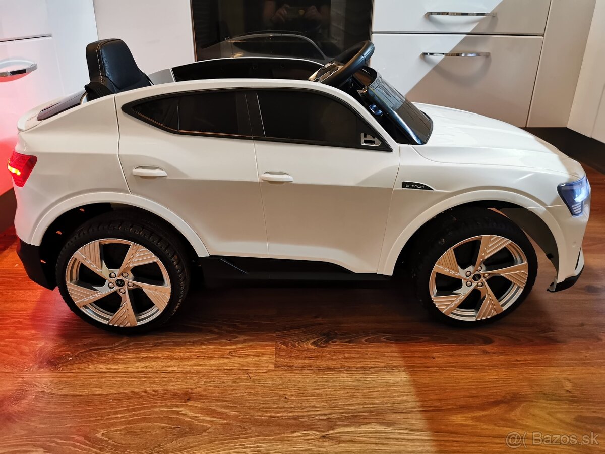 Elektrické autíčko Audi E-Tron Sportback 4x4 biele - 9