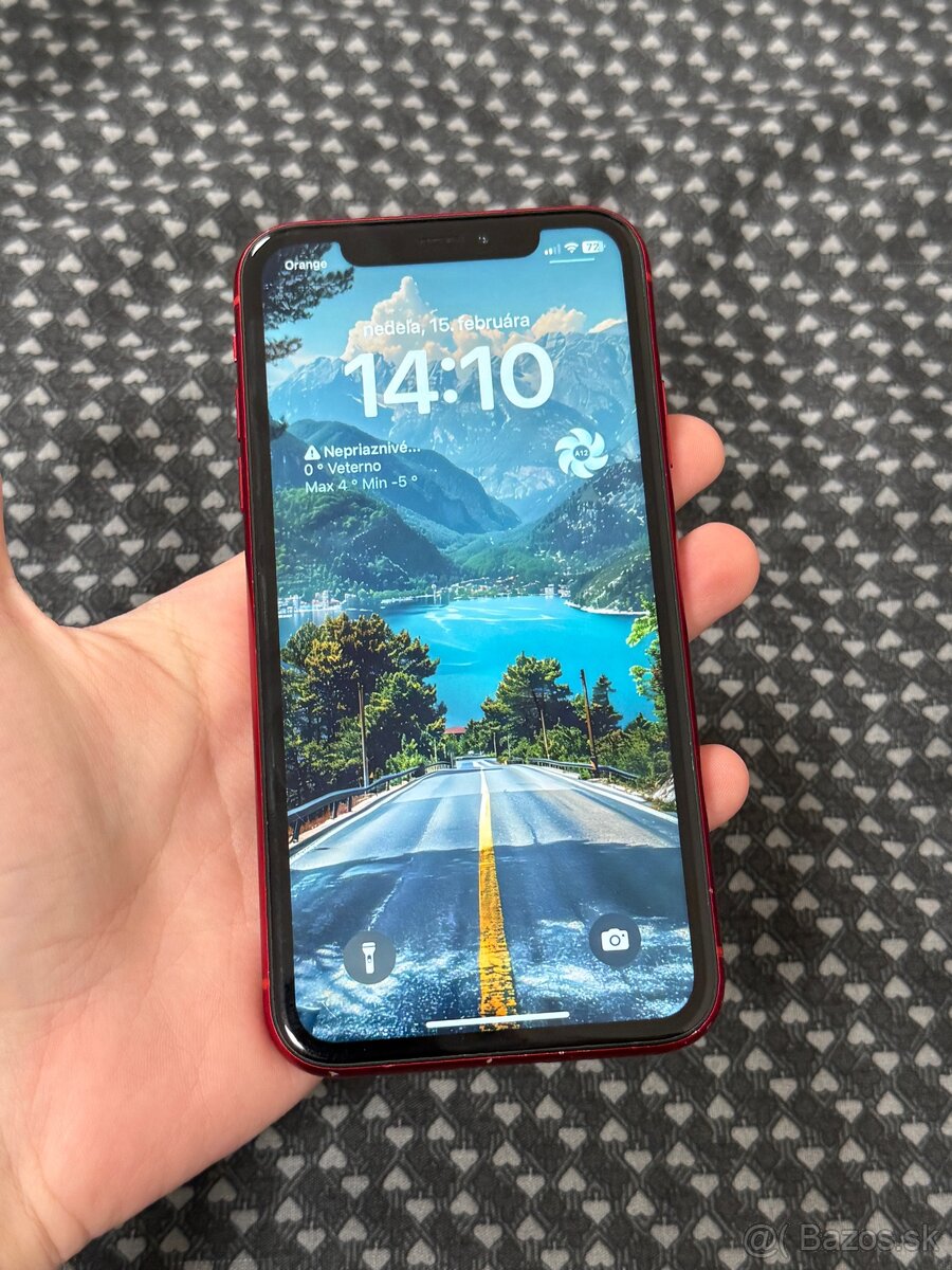 Apple iPhone XR 64GB Red - 9
