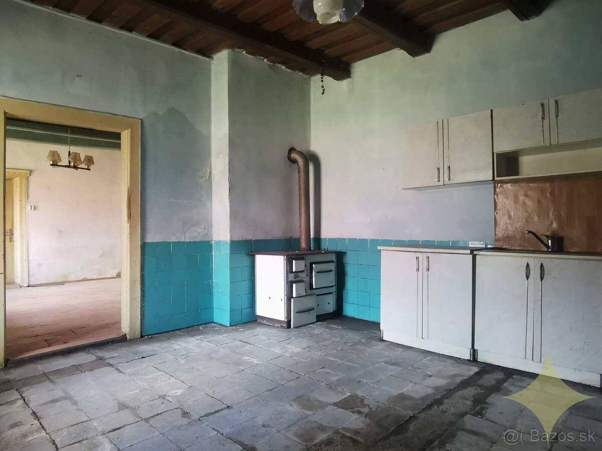 Priestranná chalupa na rekonštrukciu s vyše 30-árovým pozemk - 9