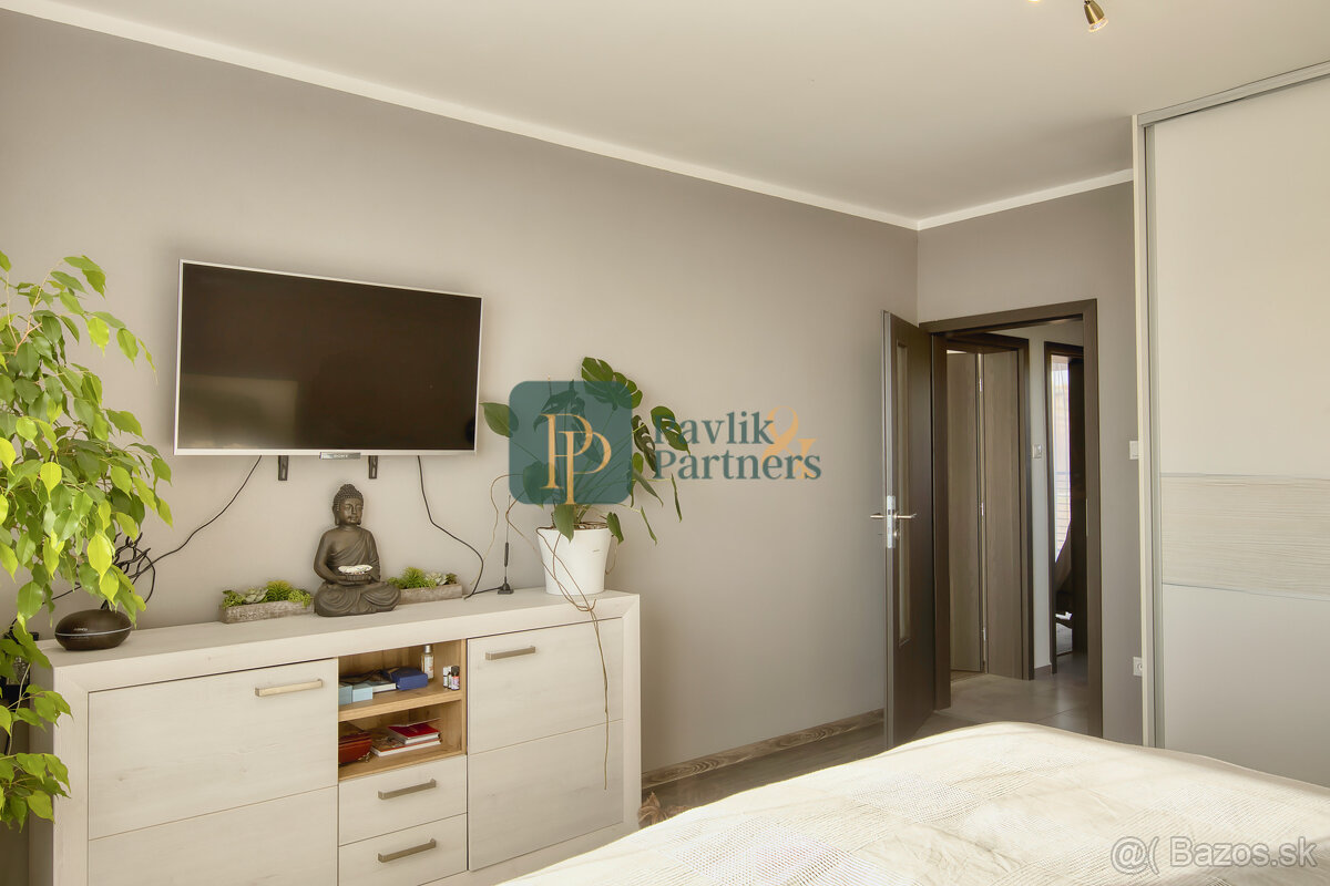 Predaj 4 izbový moderný rodinný dom, garáž, zariadený - 9