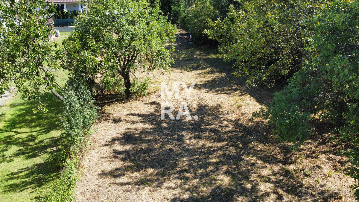 Stavebný pozemok v centre obce Gregorovce. - 9