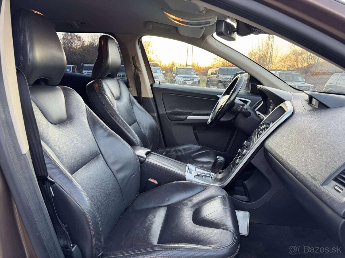 Volvo XC60 AWD - 9