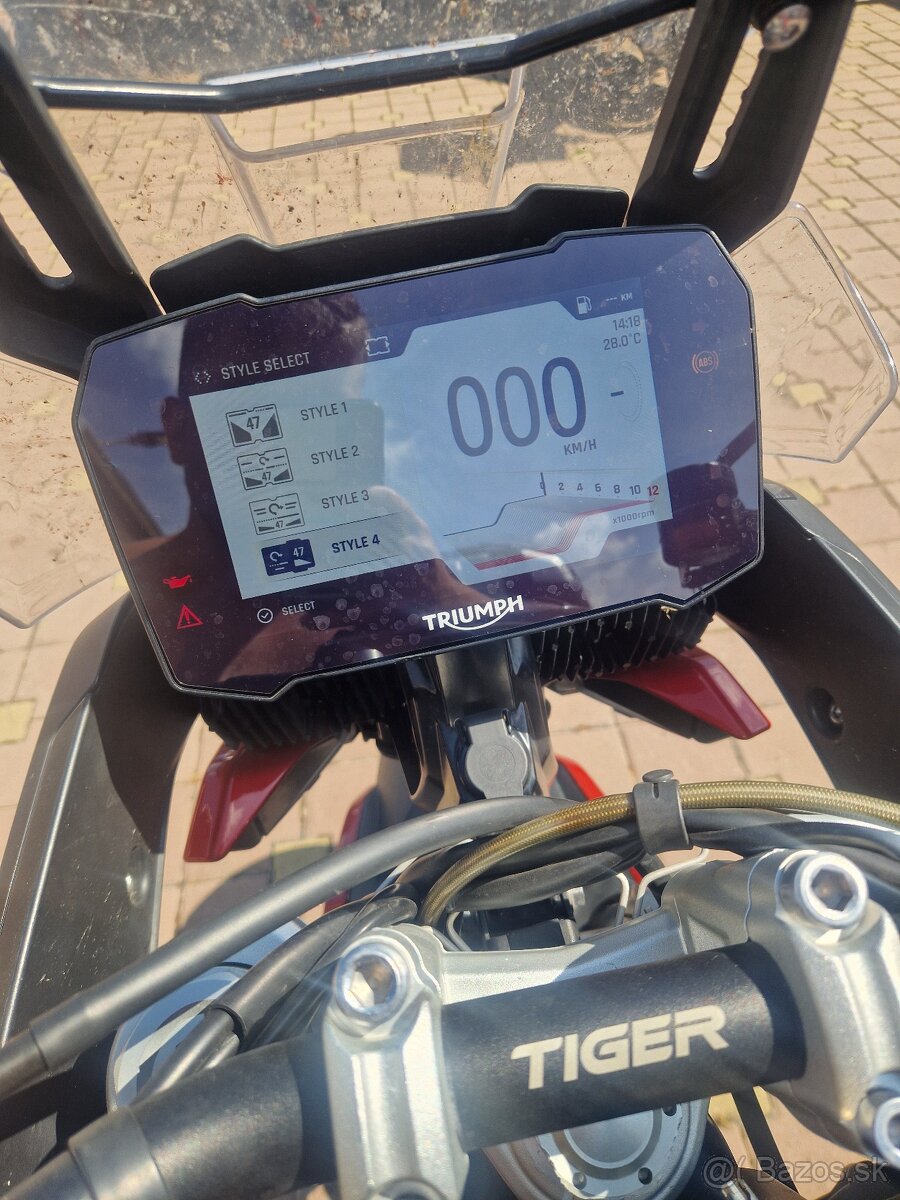 Triumph tiger 900 gt - 9