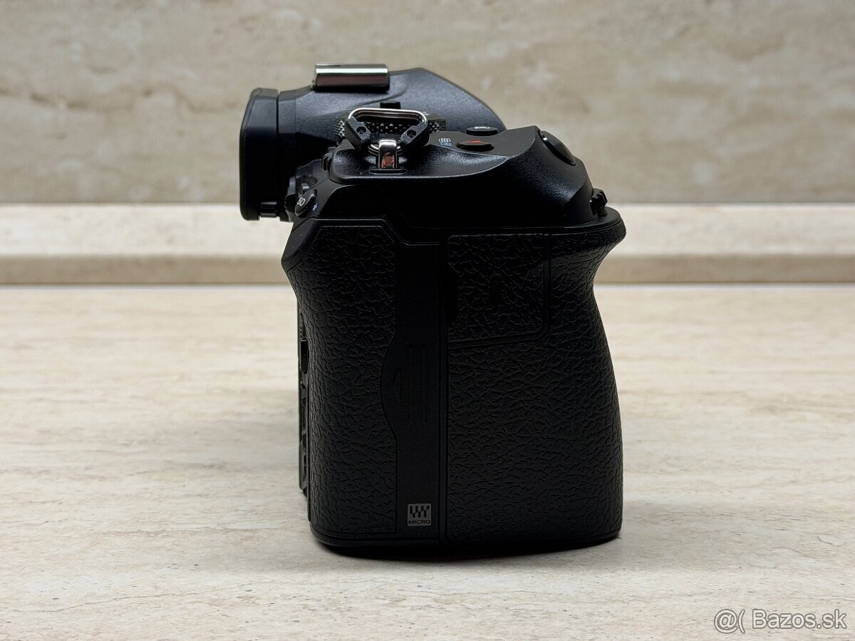 Olympus OM-1, počet záberov: 25 - 9