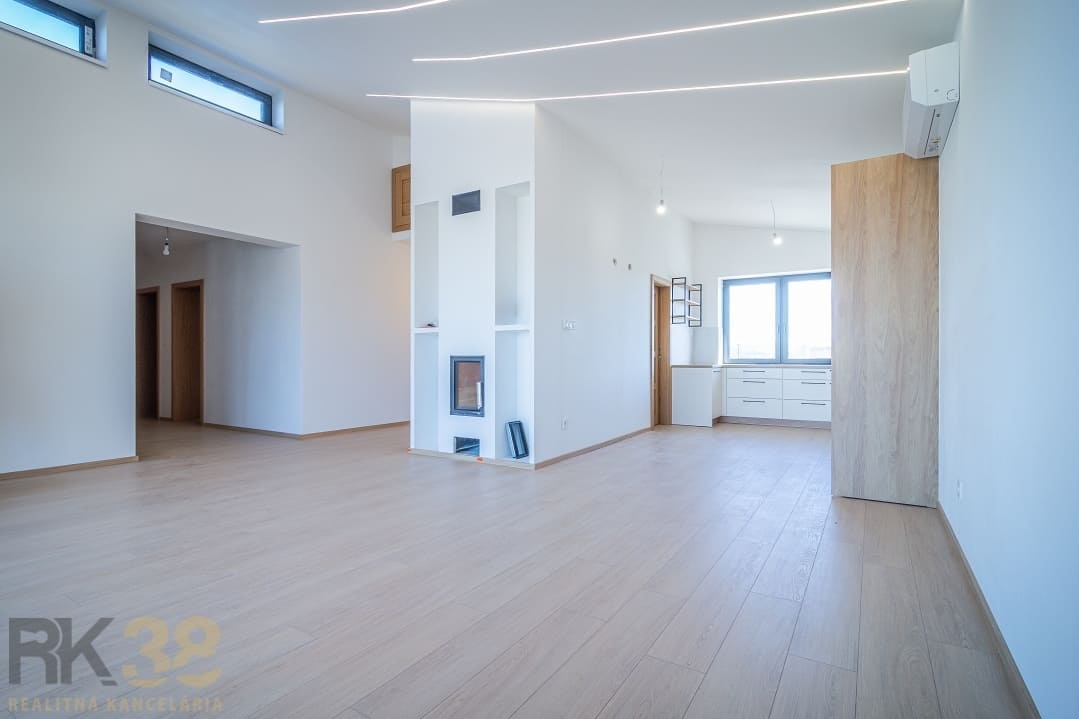 Nadčasové rodinné domy v skvelej lokalite pod Tatrami - 9